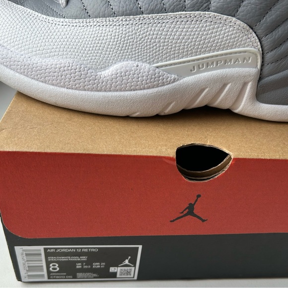 Nike Air Jordan 12 Retro - Picture 2 of 11
